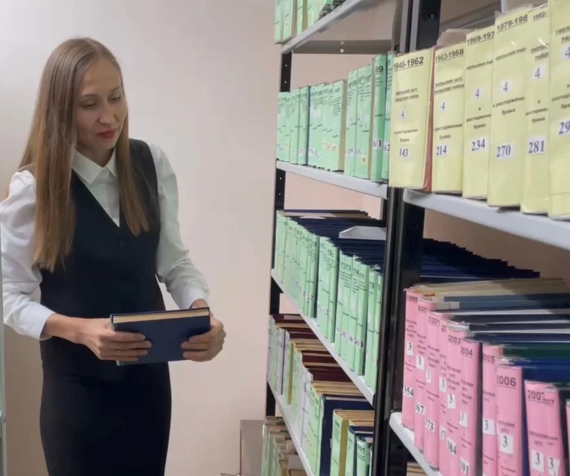 10 марта в Российской Федерации отмечается День архивов, который является значимым для работников органов ЗАГС, ведь их деятельность неразрывно связана с архивными документами. 